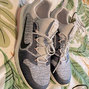 Nike Shoes Tennis Shoes: SIZE 10.